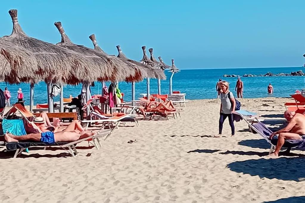 Casa Di Pipo - Appartamento Davanti Al Mare Pescara Dış mekan fotoğraf